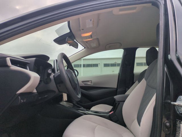 Used 2020 Toyota Corolla LE FWD image 12