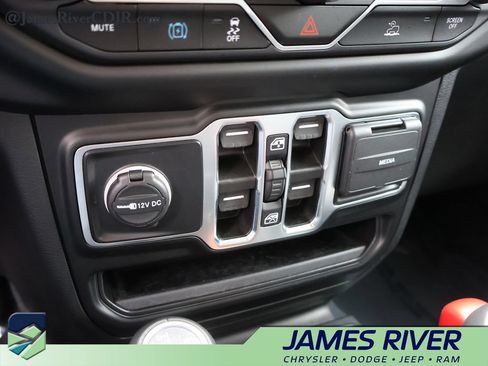 Used 2023 Jeep Wrangler Unlimited Sahara w/ Cold Weather Group AWD/4WD image 37