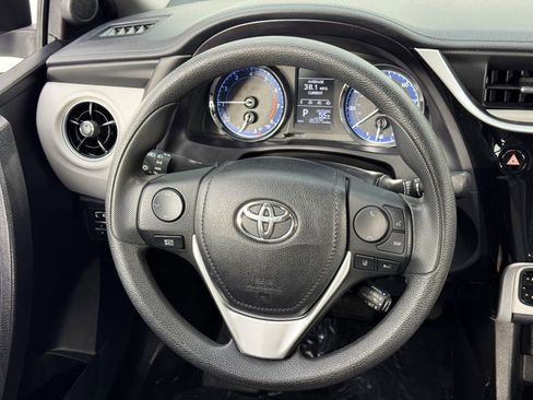 Used 2019 Toyota Corolla LE image 18