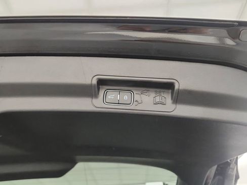 Used 2022 Ford Explorer Limited w/ Equipment Group 301A image 25