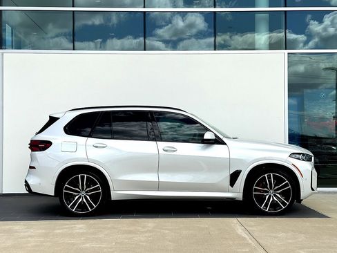 Used 2026 BMW X5 sDrive40i w/ Executive Package image 3