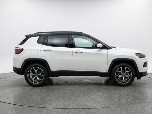 Used 2025 Jeep Compass Limited AWD/4WD image 11