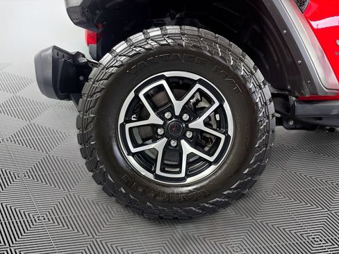 Used 2025 Jeep Wrangler Unlimited Rubicon AWD/4WD image 29
