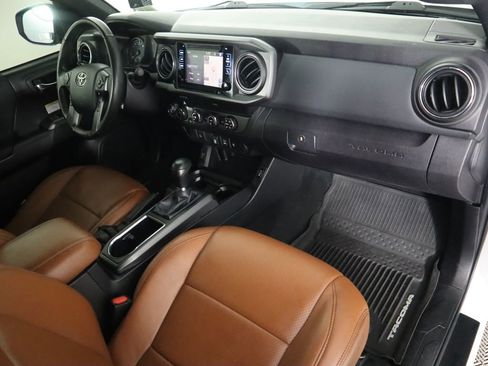 Used 2019 Toyota Tacoma TRD Off-Road image 18