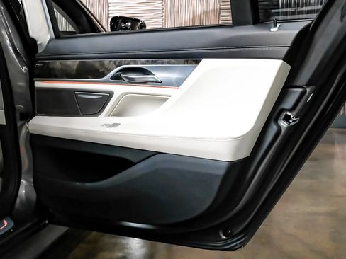 Used 2018 BMW 750i xDrive AWD/4WD image 51