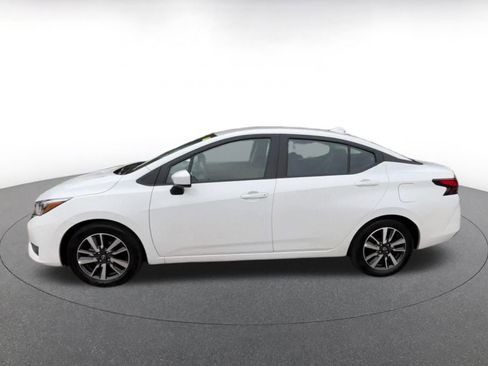 Used 2025 Nissan Versa SV image 9