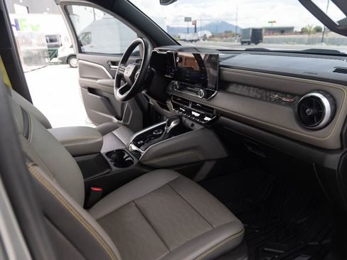 Used 2023 Chevrolet Colorado ZR2 w/ ZR2 Convenience Package III image 26