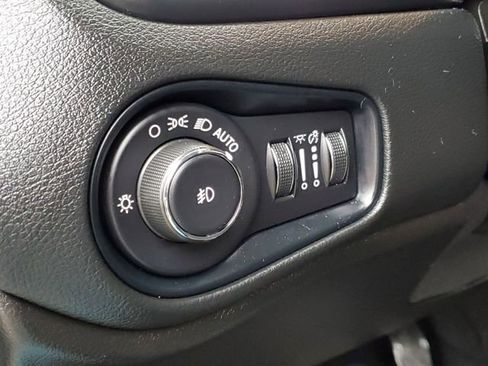 Used 2021 Jeep Renegade Latitude image 8