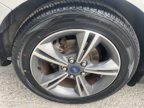 Used 2014 Ford Focus SE w/ SE Sport Package image 29