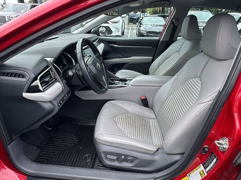 Used 2020 Toyota Camry SE FWD image 14
