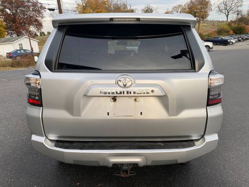 Used 2014 Toyota 4Runner SR5 AWD/4WD image 4