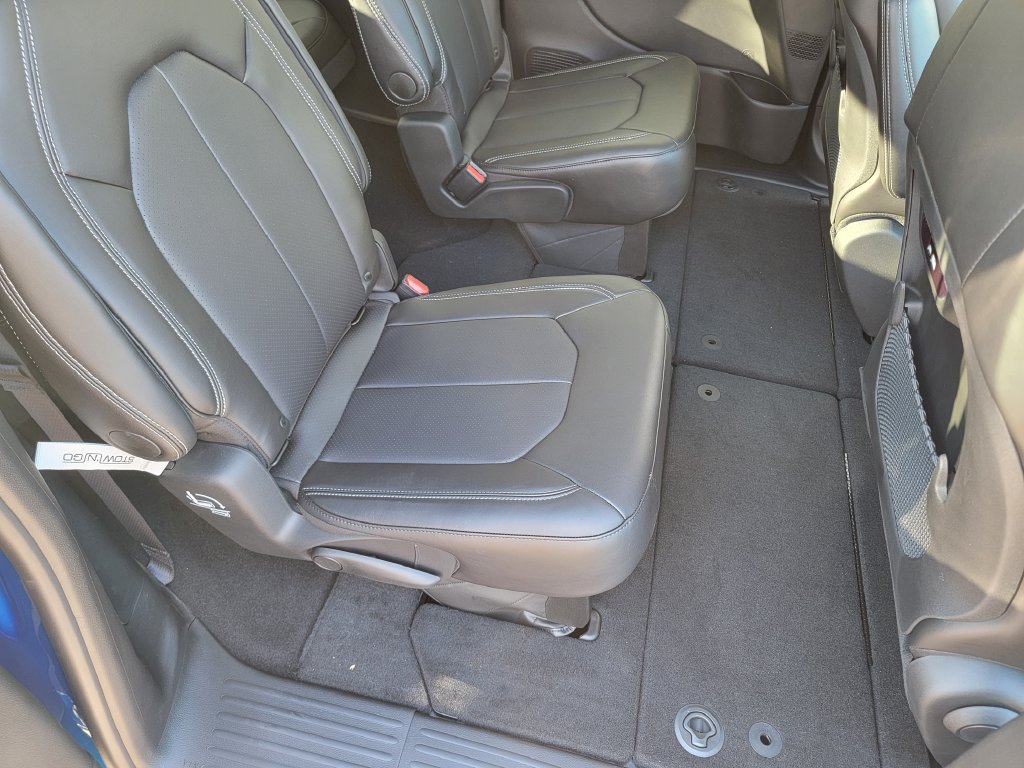 New 2026 Chrysler Pacifica Select FWD image 16
