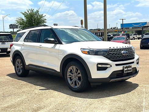 Used 2022 Ford Explorer XLT w/ Equipment Group 202A RWD image 10