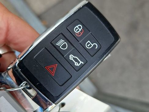 Used 2022 Land Rover Defender 110 X-Dynamic HSE image 39