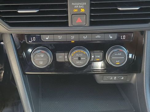 Used 2024 Volkswagen Jetta SE FWD image 25