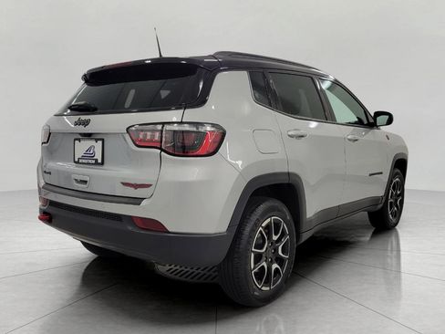 Used 2025 Jeep Compass Trailhawk AWD/4WD image 17