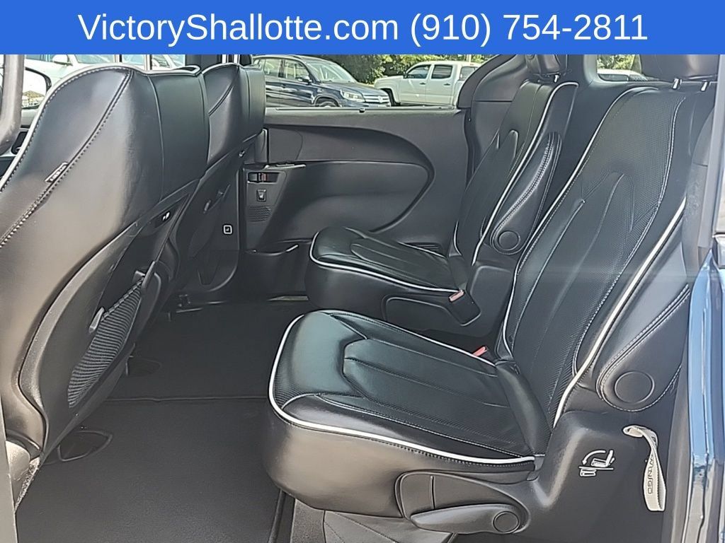 Used 2025 Chrysler Pacifica Limited FWD image 23