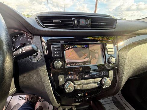 Used 2021 Nissan Rogue Sport SL w/ Premium Package image 16