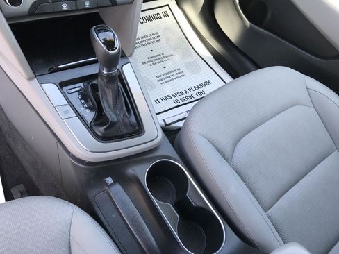 Used 2017 Hyundai Elantra SE image 14