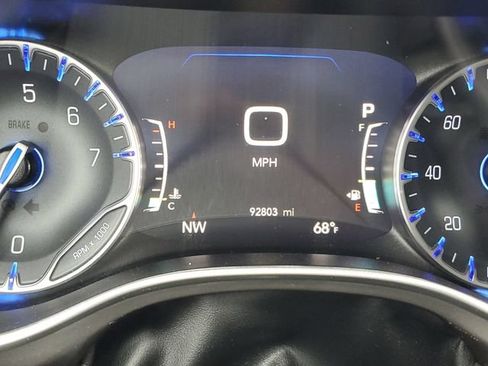 Used 2023 Chrysler Pacifica Touring-L FWD image 21