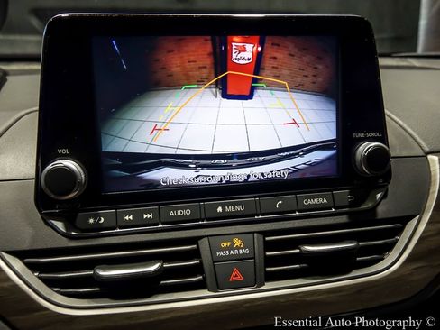 Used 2025 Nissan Altima 2.5 SV FWD image 19