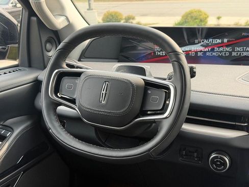 New 2027 Lincoln Navigator Premiere AWD/4WD image 9