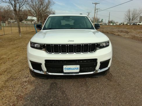 Used 2022 Jeep Grand Cherokee L Limited image 8