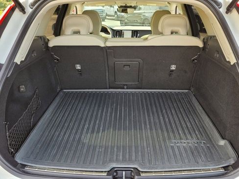 Used 2020 Volvo XC60 T6 Momentum w/ Protection Package image 11