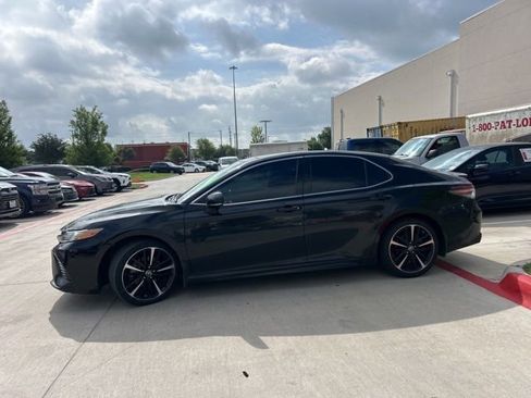 Used 2018 Toyota Camry XSE FWD image 6