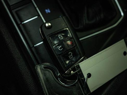 Used 2019 Volkswagen Tiguan SE FWD image 22