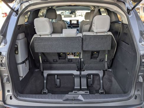 Used 2025 Toyota Sienna LE image 26