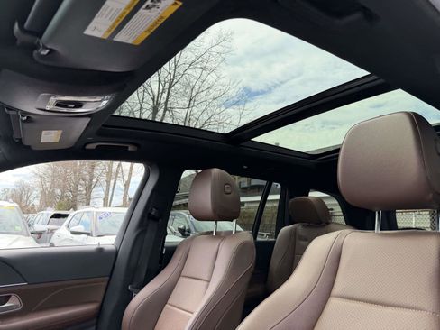 Used 2024 Mercedes-Benz GLS 450 4MATIC image 15