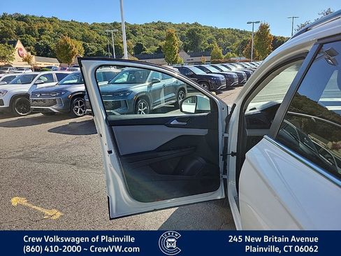 Certified 2023 Volkswagen Taos SE image 26