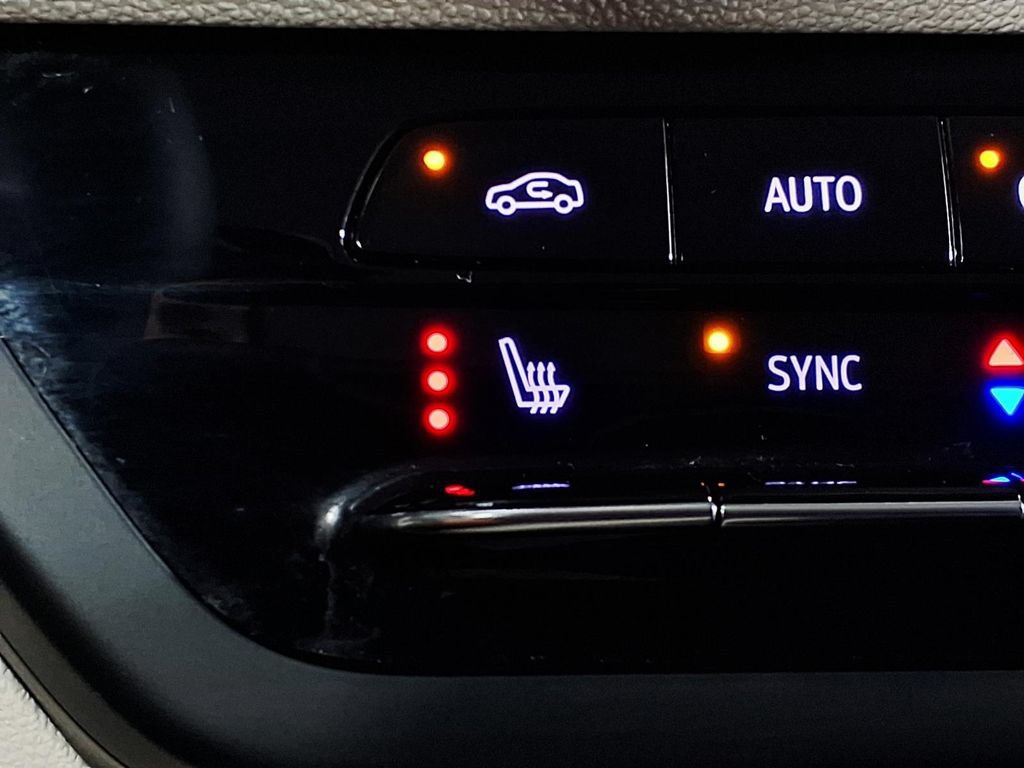 Used 2023 Buick Envision Preferred AWD/4WD image 15