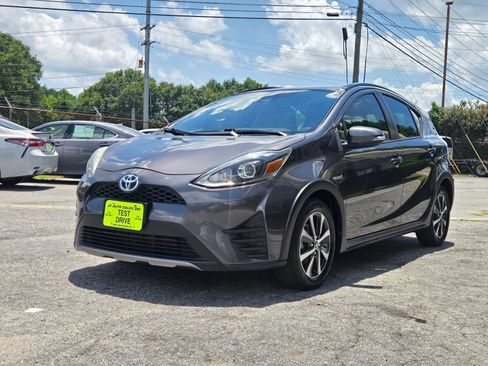 Used 2018 Toyota Prius C One FWD image 2