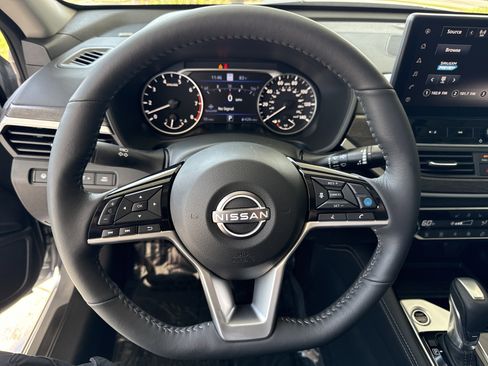 Used 2025 Nissan Altima 2.5 SL AWD/4WD image 17