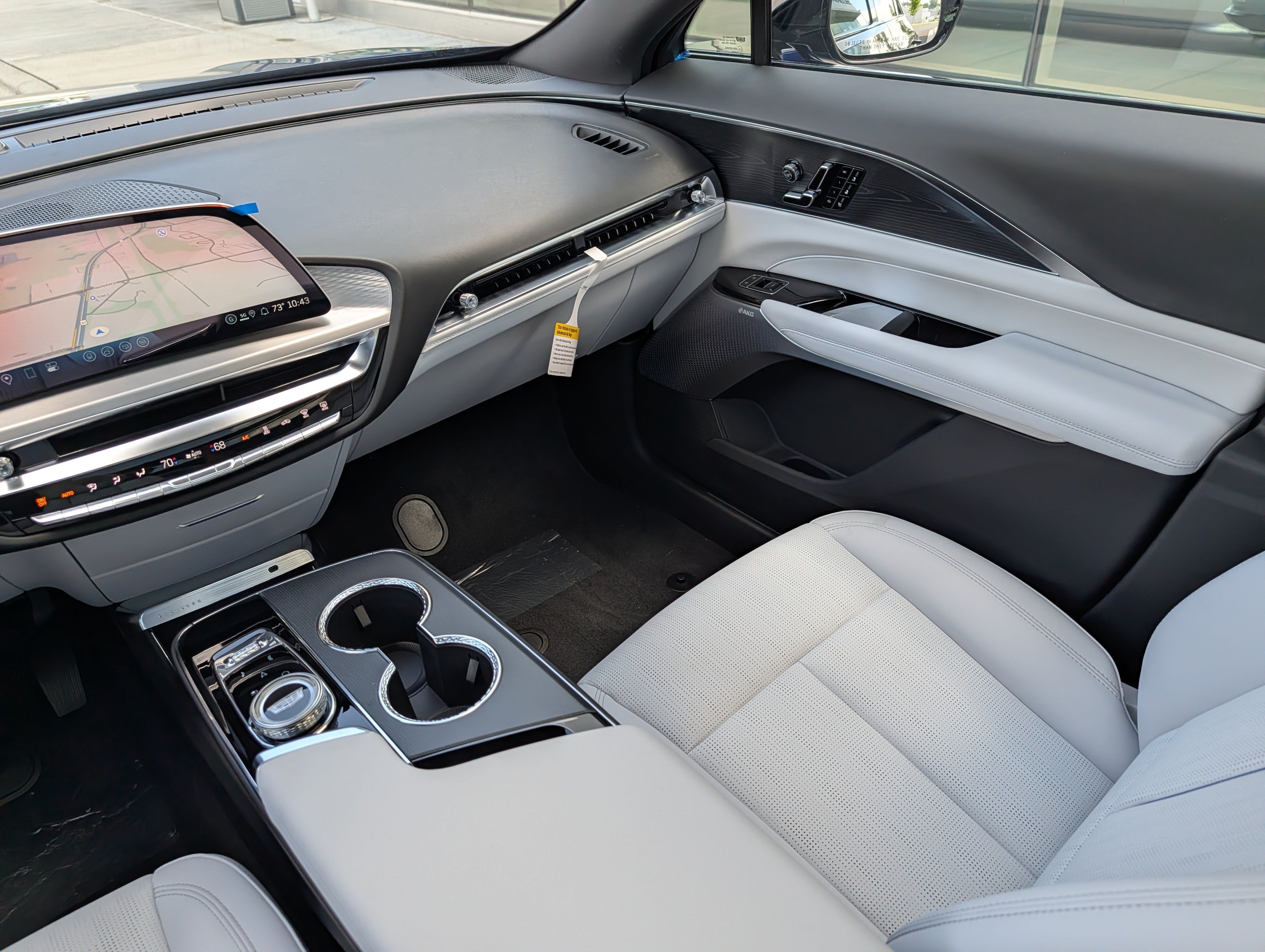 Used 2026 Cadillac Lyriq Premium Sport w/ LPO, Floor Liner Package AWD/4WD image 13