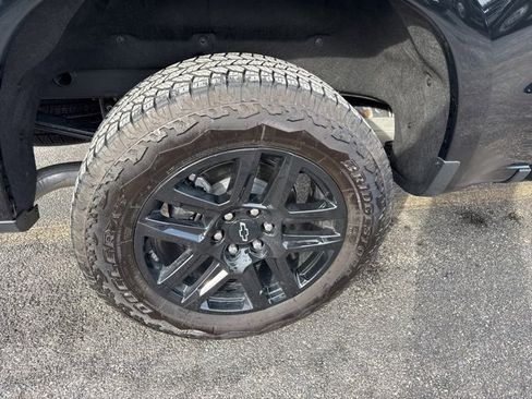 Used 2025 Chevrolet Silverado 1500 Custom image 9