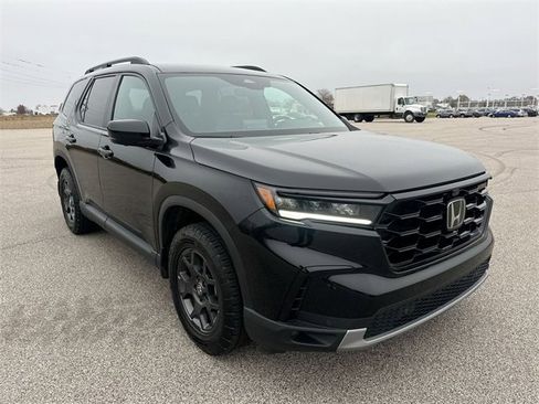 Used 2025 Honda Pilot TrailSport image 15