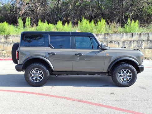 Certified 2025 Ford Bronco Badlands AWD/4WD image 2