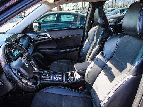 Used 2022 Mitsubishi Outlander SE image 17