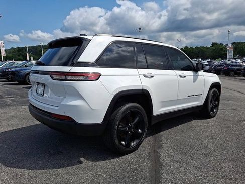 Certified 2023 Jeep Grand Cherokee Altitude AWD/4WD image 8