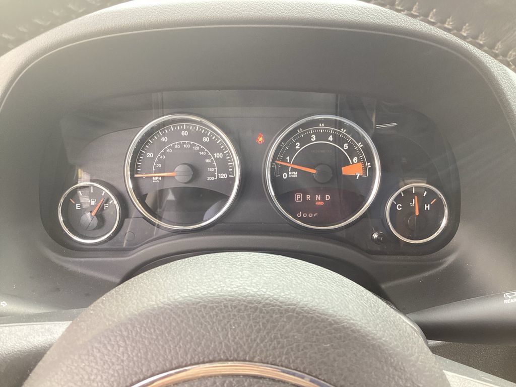 Used 2014 Jeep Compass Latitude w/ Sun/Sound Group AWD/4WD image 16