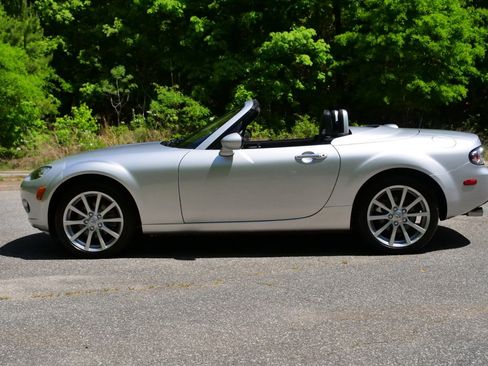 Used 2008 MAZDA MX-5 Miata Grand Touring w/ Premium Pkg RWD image 32