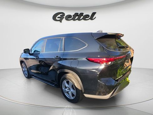 Used 2023 Toyota Highlander LE image 4