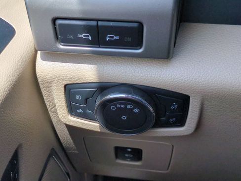 Used 2016 Ford F150 Lariat w/ Equipment Group 502A Luxury AWD/4WD image 28