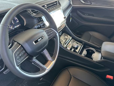 New 2026 Jeep Grand Cherokee Limited AWD/4WD image 9