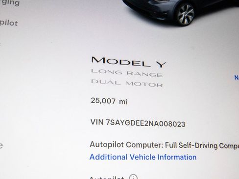 Used 2022 Tesla Model Y Long Range image 19