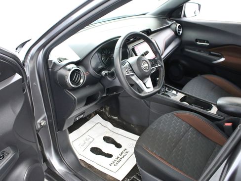 Used 2024 Nissan Kicks SR FWD image 21