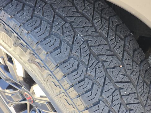 Used 2022 Nissan Frontier Pro-X RWD image 4
